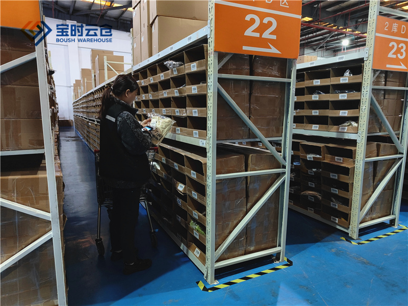 寶時(shí)一庫(kù)一位,一個(gè)庫(kù)位盒對(duì)應(yīng)一個(gè)條碼,儲(chǔ)存一個(gè)SKU商品 寶時(shí)一庫(kù)一位,一個(gè)庫(kù)位盒對(duì)應(yīng)一個(gè)條碼,儲(chǔ)存一個(gè)SKU商品